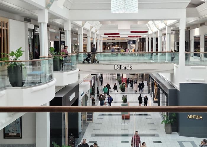 MALL EXTERIOR